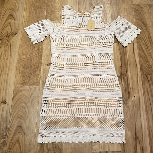 New Blu Pepper Lace Cold Shoulder Mini Dress Size Medium Womens White Nude Lined - Picture 10 of 16